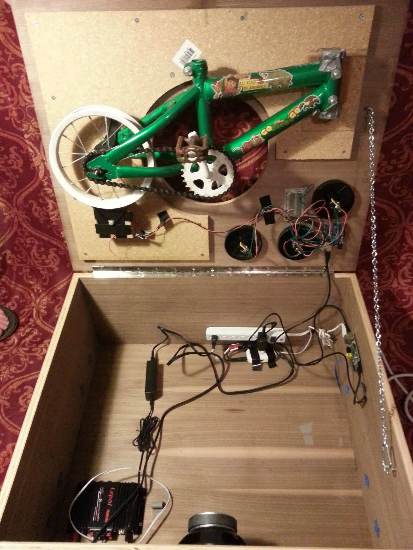 The intonarumori bike box.